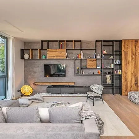 With Terrace In - What'app - 0034-611-233-784 - For Reservations! Appartement Milaan