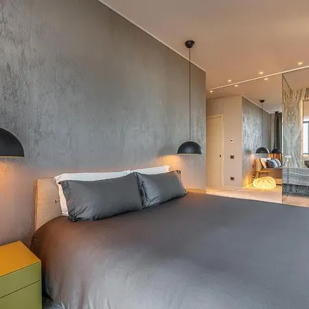 Appartement With Terrace In - What'app - 0034-611-233-784 - For Reservations! Milaan